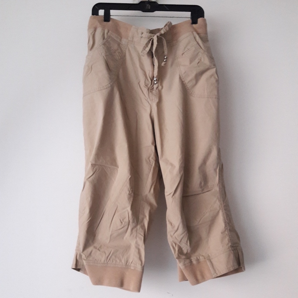 Lane Bryant tan khaki cargo capri plus 22